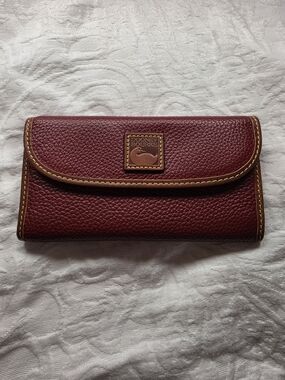 Dooney & Bourke pebble grain Continental clutch wallet